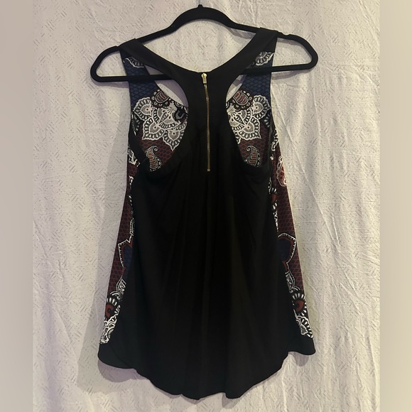 Express Racerback Exposed Zipper Tank - Picture 2 of 3